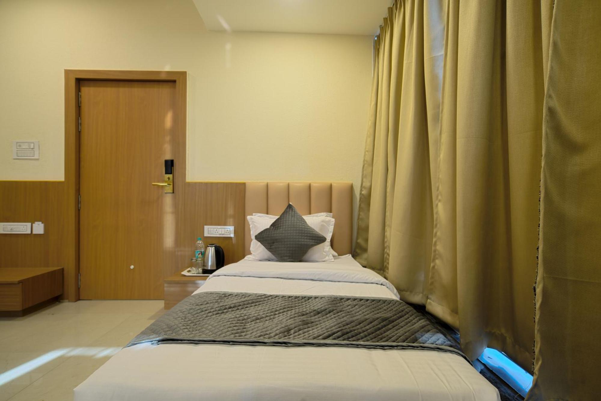 Hotel Shivlok Ujjain Room photo