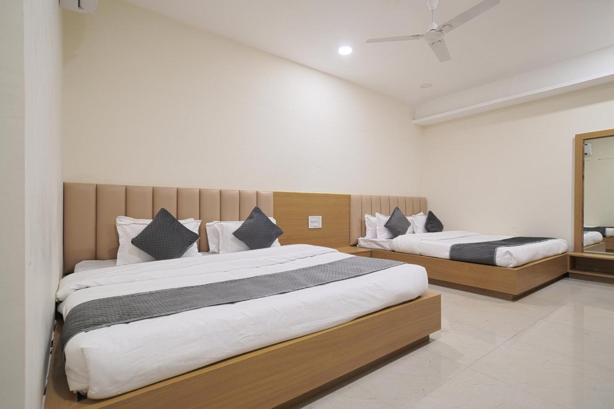 Hotel Shivlok Ujjain Room photo